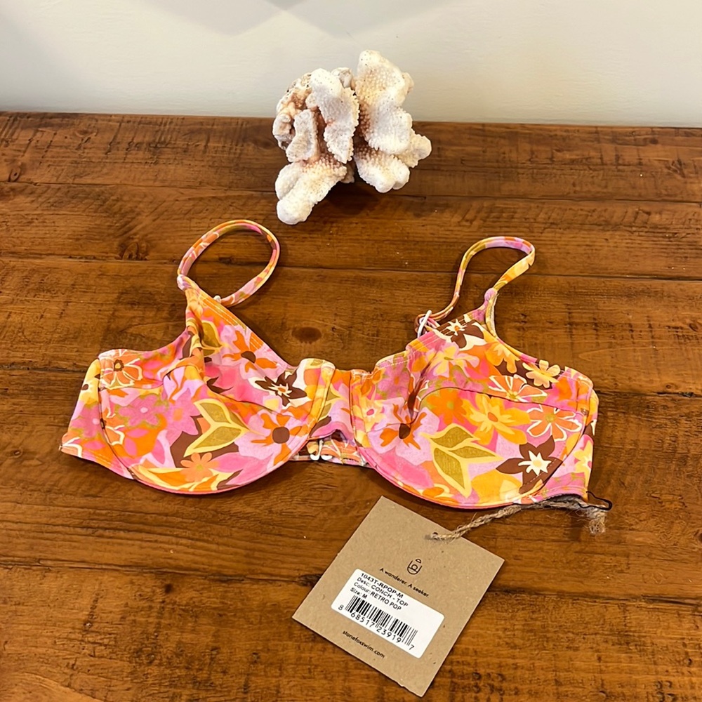 NWT! STONE FOX SWIM Conch Bikini Top Retro Pop, size medium.
